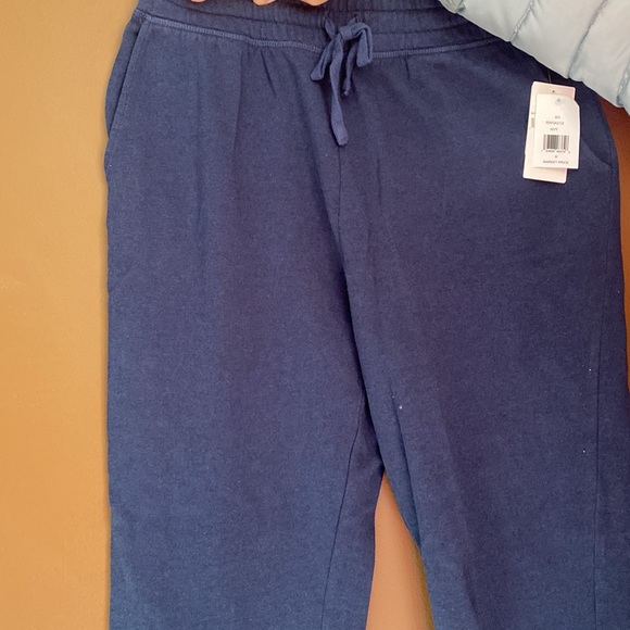 Comfy cozy NEVER worn splendid sweats TAGS on - Picture 2 of 3